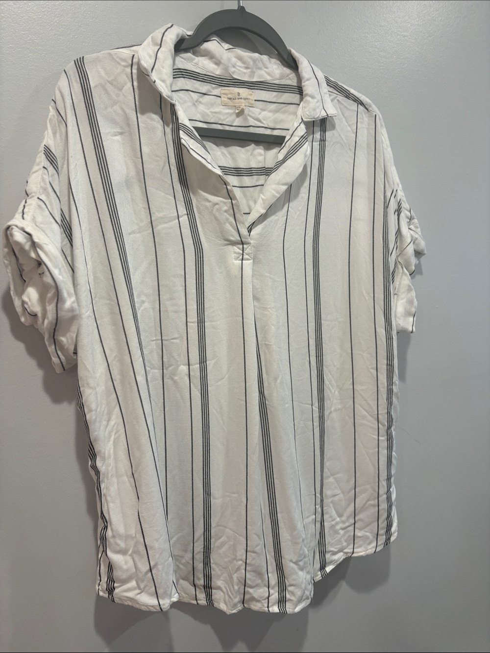 Lightweight White Stripe V-Neck Blouse ptp 24 length 27 - Picture 5 of 7